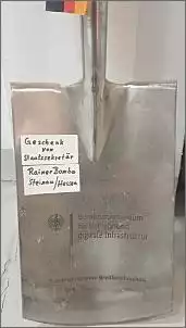 Klicken Sie auf die Grafik fr eine grere Ansicht

Name:	20240516_131942_kapitale_Sommerthur_Plau_Spatenstichspaten.jpg
Hits:	36
Gre:	30,7 KB
ID:	1014906