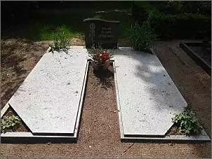 Klicken Sie auf die Grafik fr eine grere Ansicht

Name:	20240522_133645_kapitale_Sommerthur_Roebel_Friedhof.jpg
Hits:	25
Gre:	127,6 KB
ID:	1015785