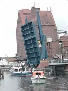 Klicken Sie auf die Grafik fr eine grere Ansicht

Name:	Brcke Demmin.jpg
Hits:	701
Gre:	31,3 KB
ID:	119897