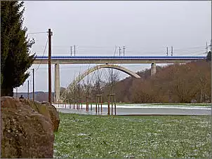 Klicken Sie auf die Grafik fr eine grere Ansicht

Name:	800px-Limburg-Eisenbahnbruecke_Lahn_2005-01-25b.jpg
Hits:	219
Gre:	50,5 KB
ID:	123333