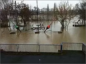 Klicken Sie auf die Grafik fr eine grere Ansicht

Name:	Hochwasser Raunheim 9.1.11 031.jpg
Hits:	422
Gre:	46,1 KB
ID:	256556