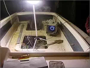 Wie füllt man den Kraftstofftank eines Motorboots richtig auf?