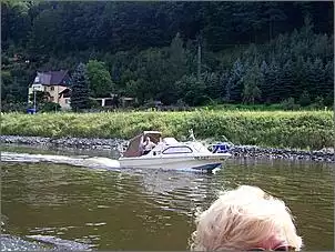 Klicken Sie auf die Grafik fr eine grere Ansicht

Name:	ich, Fahrt stromauf.jpg
Hits:	328
Gre:	114,6 KB
ID:	276801