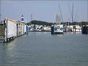 Klicken Sie auf die Grafik fr eine grere Ansicht

Name:	Einfahrt in Marina Porto di Jesolo.jpg
Hits:	280
Gre:	45,5 KB
ID:	287537