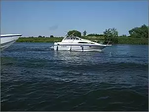 Klicken Sie auf die Grafik fr eine grere Ansicht

Name:	bayliner04.jpg
Hits:	286
Gre:	57,4 KB
ID:	370399
