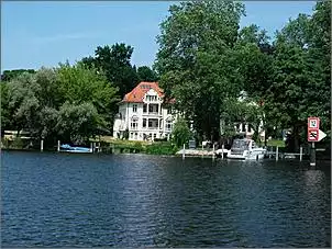 Klicken Sie auf die Grafik fr eine grere Ansicht

Name:	10.soziale Brennpunkte zwischen Wannsee und Jungfernsee.jpg
Hits:	180
Gre:	119,5 KB
ID:	407161