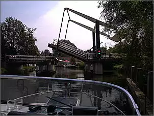 Klicken Sie auf die Grafik fr eine grere Ansicht

Name:	Bootsurlaub 2006 100.jpg
Hits:	152
Gre:	100,4 KB
ID:	420282