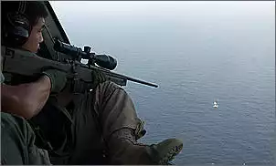 Klicken Sie auf die Grafik fr eine grere Ansicht

Name:	u_In_this_photo_released_by_South_Koreas_Joint_Chiefs_of_Staff_a_South_Korean_sniper_on_Lynx_hel.jpg
Hits:	254
Gre:	22,0 KB
ID:	421918