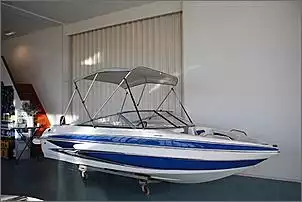Klicken Sie auf die Grafik fr eine grere Ansicht

Name:	Bimini Top 115cm auf einem Bowrider.jpg
Hits:	301
Gre:	47,9 KB
ID:	440070