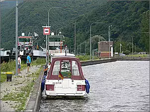 Klicken Sie auf die Grafik fr eine grere Ansicht

Name:	mosel101.jpg
Hits:	599
Gre:	138,1 KB
ID:	470175