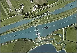 Klicken Sie auf die Grafik fr eine grere Ansicht

Name:	10 Nederrijn Schleuse.jpg
Hits:	269
Gre:	106,6 KB
ID:	470704