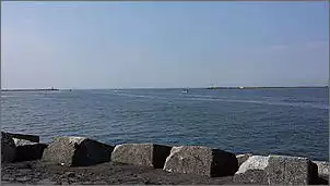 Klicken Sie auf die Grafik fr eine grere Ansicht

Name:	Hafenausfahrt zur Nordsee.jpg
Hits:	192
Gre:	58,2 KB
ID:	470743