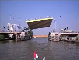 Klicken Sie auf die Grafik fr eine grere Ansicht

Name:	Bootsurlaub 2006 060.jpg
Hits:	185
Gre:	83,7 KB
ID:	620278