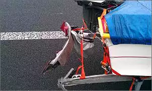 Klicken Sie auf die Grafik fr eine grere Ansicht

Name:	Unfall Trailer 1.jpg
Hits:	249
Gre:	128,1 KB
ID:	641007