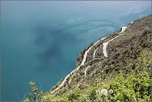 Klicken Sie auf die Grafik fr eine grere Ansicht

Name:	122 Gardasee Juni 15.jpg
Hits:	95
Gre:	112,0 KB
ID:	645568