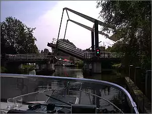 Klicken Sie auf die Grafik fr eine grere Ansicht

Name:	Bootsurlaub 2006 100.jpg
Hits:	112
Gre:	100,0 KB
ID:	672219