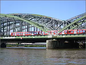 Klicken Sie auf die Grafik fr eine grere Ansicht

Name:	Brücken im Hamburger Hafen 004.jpg
Hits:	123
Gre:	121,4 KB
ID:	699141