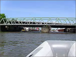 Klicken Sie auf die Grafik fr eine grere Ansicht

Name:	Brücken im Hamburger Hafen 049.jpg
Hits:	148
Gre:	85,4 KB
ID:	699866