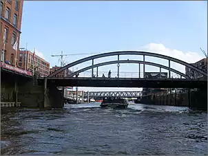 Klicken Sie auf die Grafik fr eine grere Ansicht

Name:	Brücken im Hamburger Hafen-Speicherstadt 057.jpg
Hits:	104
Gre:	87,3 KB
ID:	702747