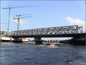Klicken Sie auf die Grafik fr eine grere Ansicht

Name:	Brücken im Hamburger Hafen-Speicherstadt 059.jpg
Hits:	95
Gre:	88,7 KB
ID:	702748