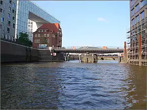 Klicken Sie auf die Grafik fr eine grere Ansicht

Name:	Brücken im Hamburger Hafen-Speicherstadt 065.jpg
Hits:	101
Gre:	105,1 KB
ID:	702749