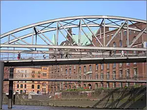 Klicken Sie auf die Grafik fr eine grere Ansicht

Name:	Brücken im Hamburger Hafen-Speicherstadt 086.jpg
Hits:	103
Gre:	117,5 KB
ID:	702753