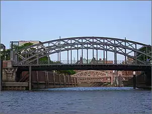 Klicken Sie auf die Grafik fr eine grere Ansicht

Name:	Brücken im Hamburger Hafen-Speicherstadt 091.jpg
Hits:	96
Gre:	78,7 KB
ID:	702755