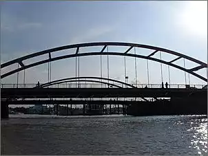 Klicken Sie auf die Grafik fr eine grere Ansicht

Name:	Brücken im Hamburger Hafen-Speicherstadt 110.jpg
Hits:	105
Gre:	73,5 KB
ID:	703065