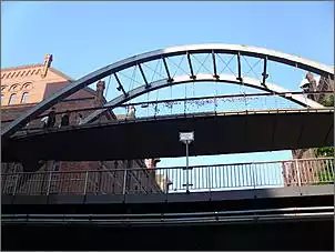 Klicken Sie auf die Grafik fr eine grere Ansicht

Name:	Brücken im Hamburger Hafen-Speicherstadt 115.jpg
Hits:	112
Gre:	79,6 KB
ID:	703070