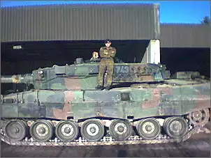 Klicken Sie auf die Grafik fr eine grere Ansicht

Name:	Ich und mein panzer.jpg
Hits:	351
Gre:	40,1 KB
ID:	71009