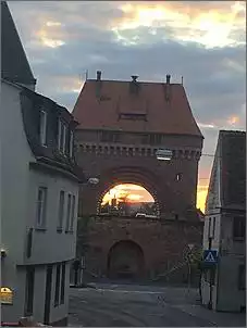 Klicken Sie auf die Grafik fr eine grere Ansicht

Name:	Stadttor Miltenberg.jpg
Hits:	274
Gre:	42,9 KB
ID:	710801