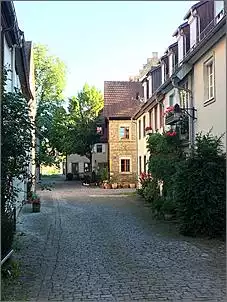 Klicken Sie auf die Grafik fr eine grere Ansicht

Name:	Gasse Zürch-Viertel.jpg
Hits:	217
Gre:	104,4 KB
ID:	711674