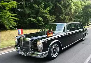 Klicken Sie auf die Grafik fr eine grere Ansicht

Name:	Mercedes-600-Pullman-der-Baureihe-W-100-als-deutsche-Staatslimousine-11.jpg
Hits:	112
Gre:	96,4 KB
ID:	828355