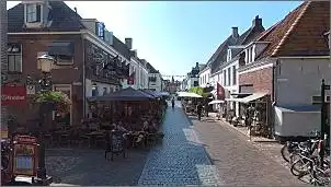 Klicken Sie auf die Grafik fr eine grere Ansicht

Name:	Elburg_Fussgängerzone.jpg
Hits:	17
Gre:	77,2 KB
ID:	989279